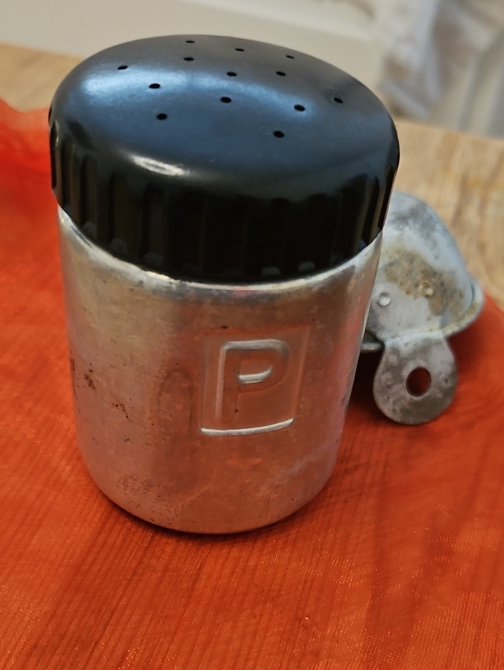 Vintage Pepper SHAKER AND ONE FOURT CUP MEASURING CUP.